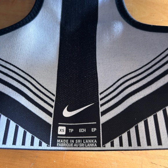 Nike sports bra - Picture 4 of 4